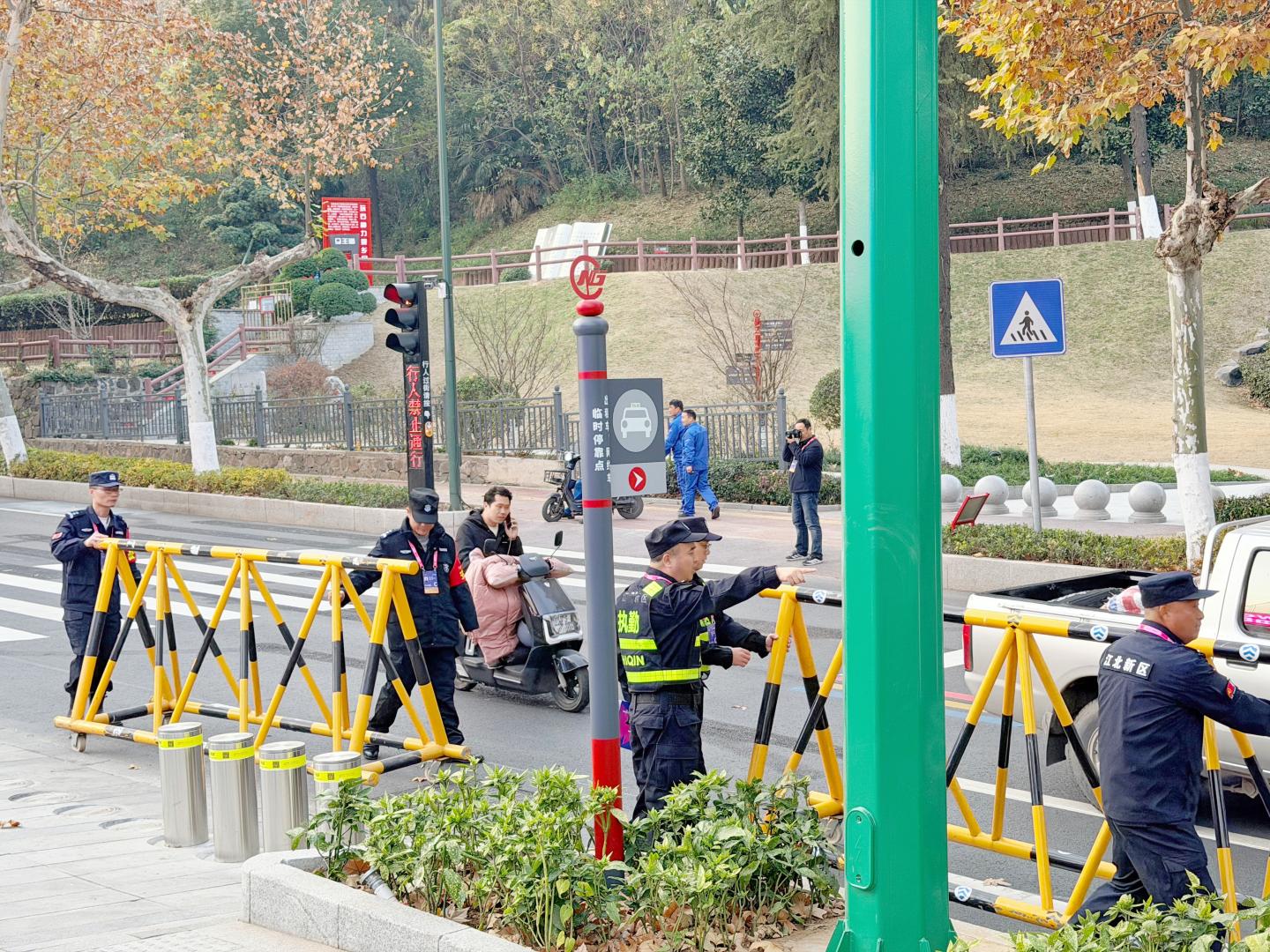 E:/25.12.10后 上傳網(wǎng)站留存/“保安衛(wèi)士”護(hù)航，熱血燃賽場(chǎng)！——南京市保安服務(wù)有限公司大廠分公司保障WCBA女籃聯(lián)賽激情開燃/照片/微信圖片_20251210163658_265_1.jpg微信圖片_20251210163658_265_1