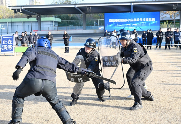 E:/25.12.10后 上傳網(wǎng)站留存/喜報(bào)！南京市保安服務(wù)有限公司建鄴分公司榮獲“校園最小應(yīng)急單元技能競(jìng)賽”一等獎(jiǎng)/照片/w700d1q75cms.jpgw700d1q75cms