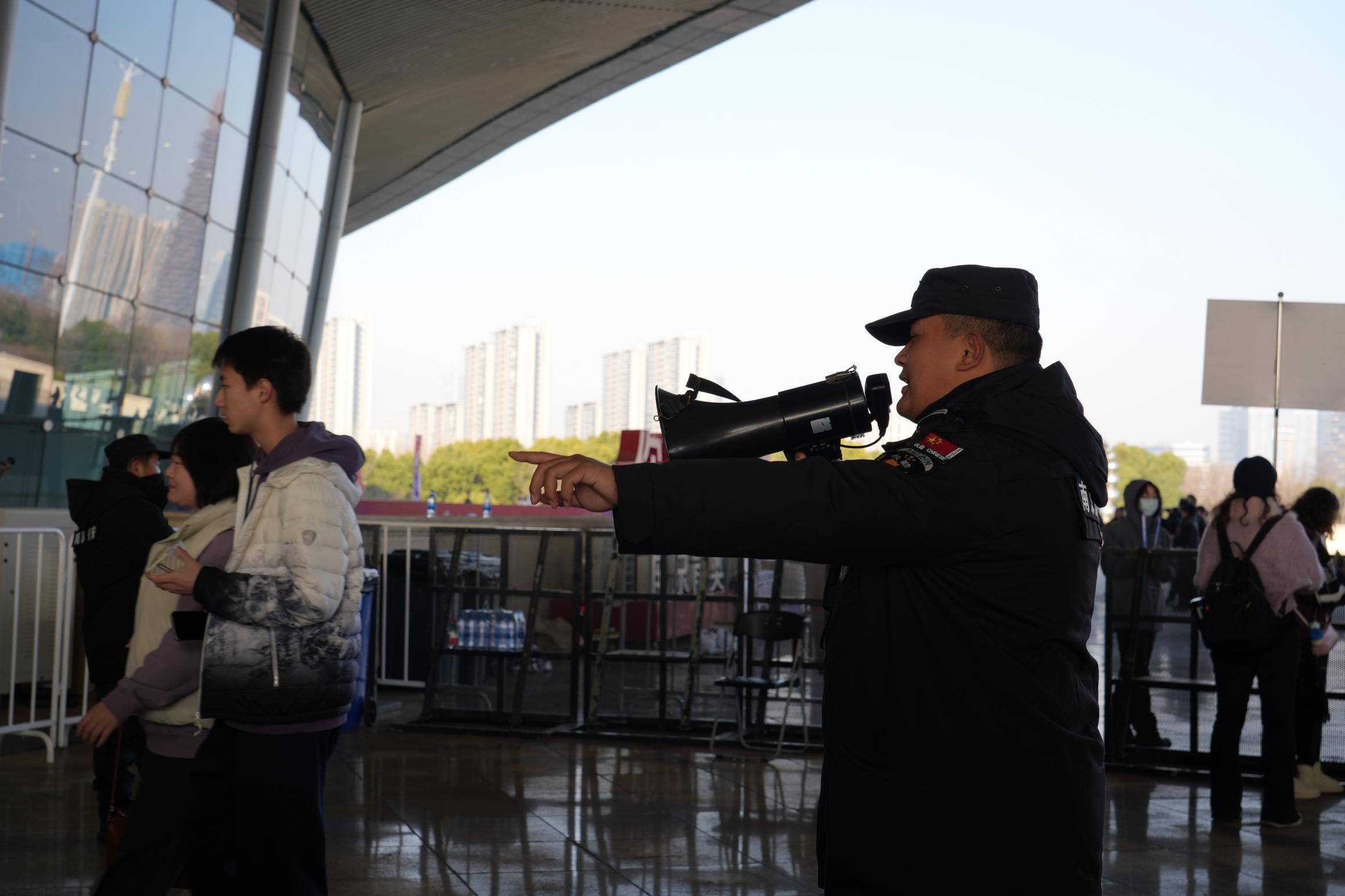 E:/25.12.10后 上傳網(wǎng)站留存/“安保鐵軍、硬核保障”2025系列報(bào)道四十一——乒超巔峰對決耀金陵 南京市保硬核護(hù)航筑平安/DSC06342.JPGDSC06342